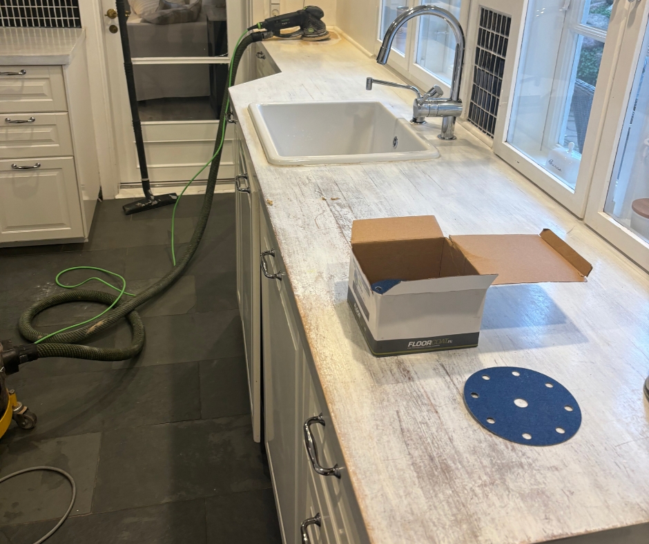 Bøg bordplade før slibning med hvid olie