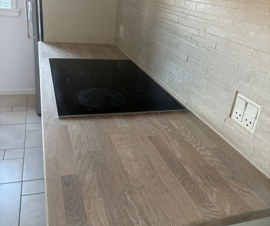 Eg bordplade efter slibning med hvid olie