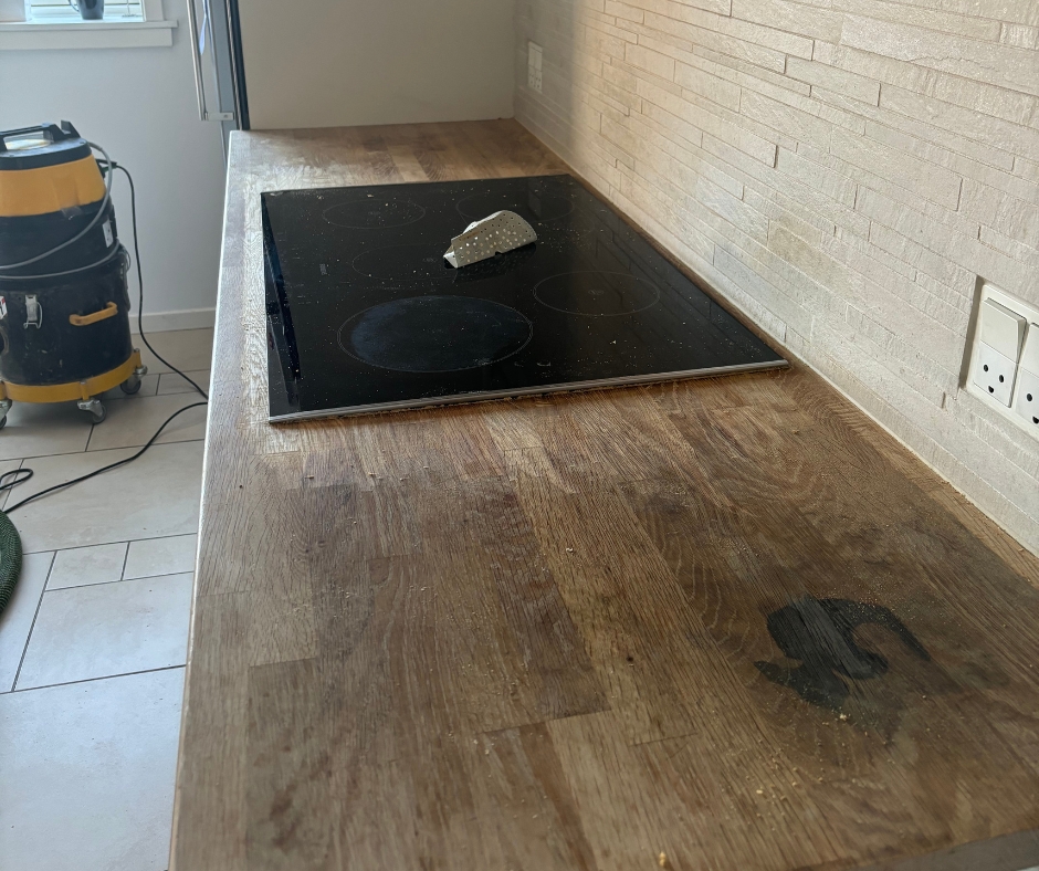 Eg bordplade før slibning med hvid olie