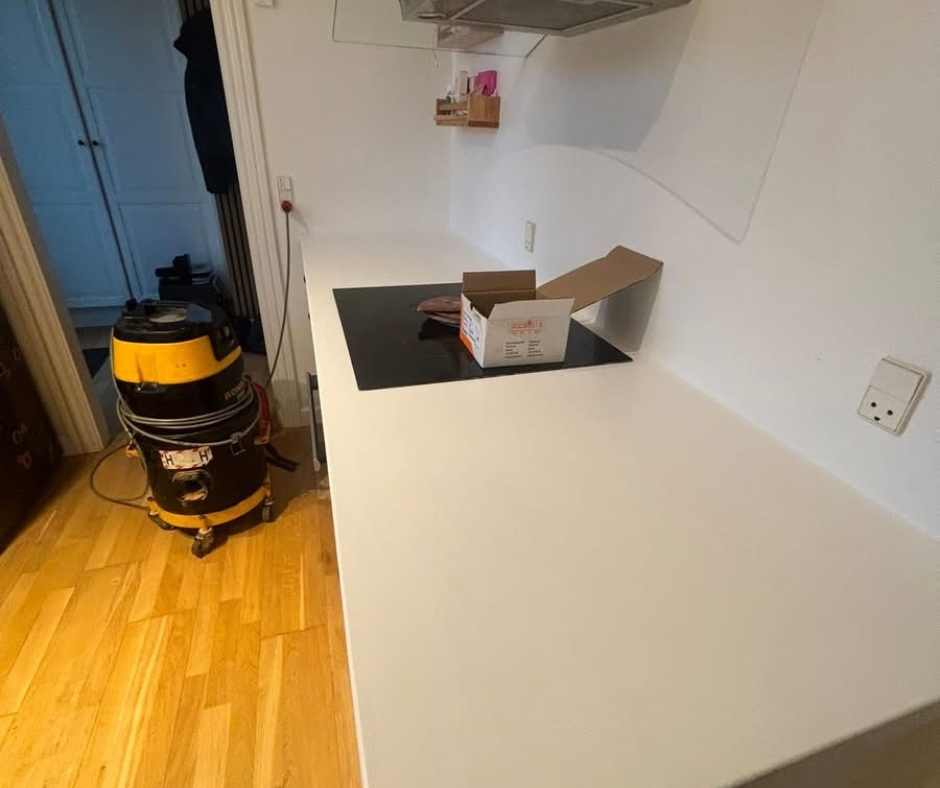 Eg bordplade før slibning med natur olie